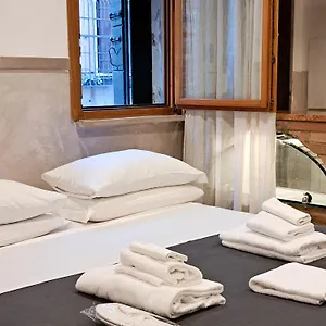 https://lovely-and-quiet-cannaregio.hotelinveneto.com
